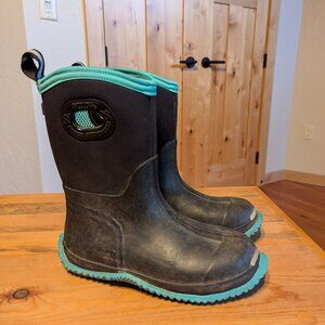 Noble Outfitters Mud boots Boys size 4 black with teal trim